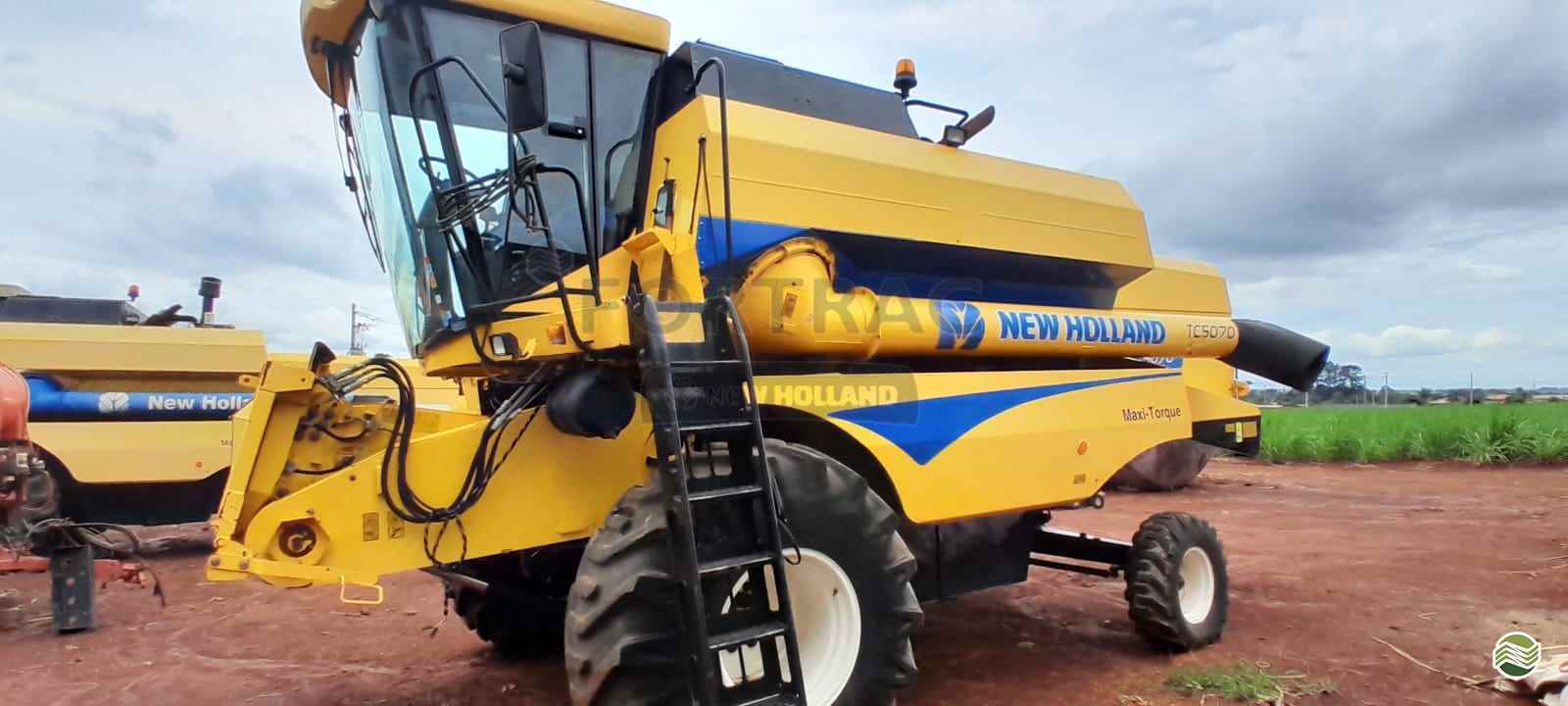 COLHEITADEIRA NEW HOLLAND TC 5070 Fortrac - New Holland PIRACICABA SÃO PAULO SP